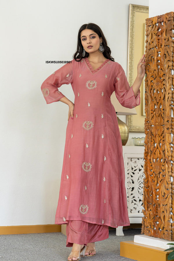 Embroidered Malmal Chanderi Kurti With Pant And Dupatta-ISKWSU05038901